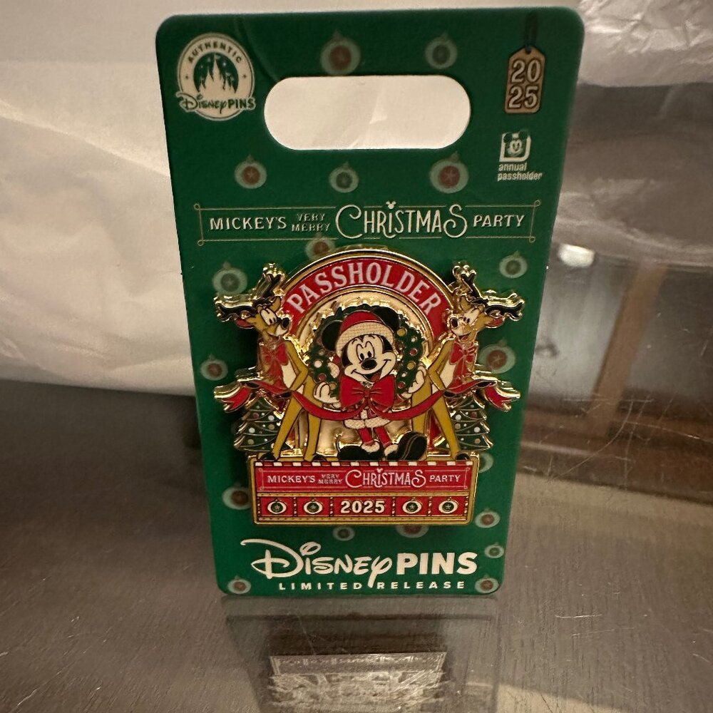 2025 Disney Parks Very Merry Christmas Party Mickey Mouse Passholder AP Pin LR